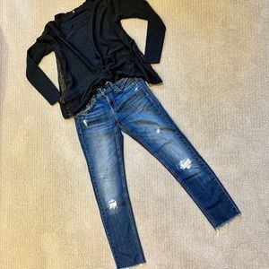 Rag & Bone Dre distressed boyfriend jeans in Canyon color way. 💙